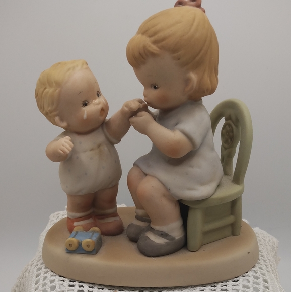 Vintage Memories Of Yesterday" Kiss The Place And Make It Better"Statue. - Picture 1 of 4